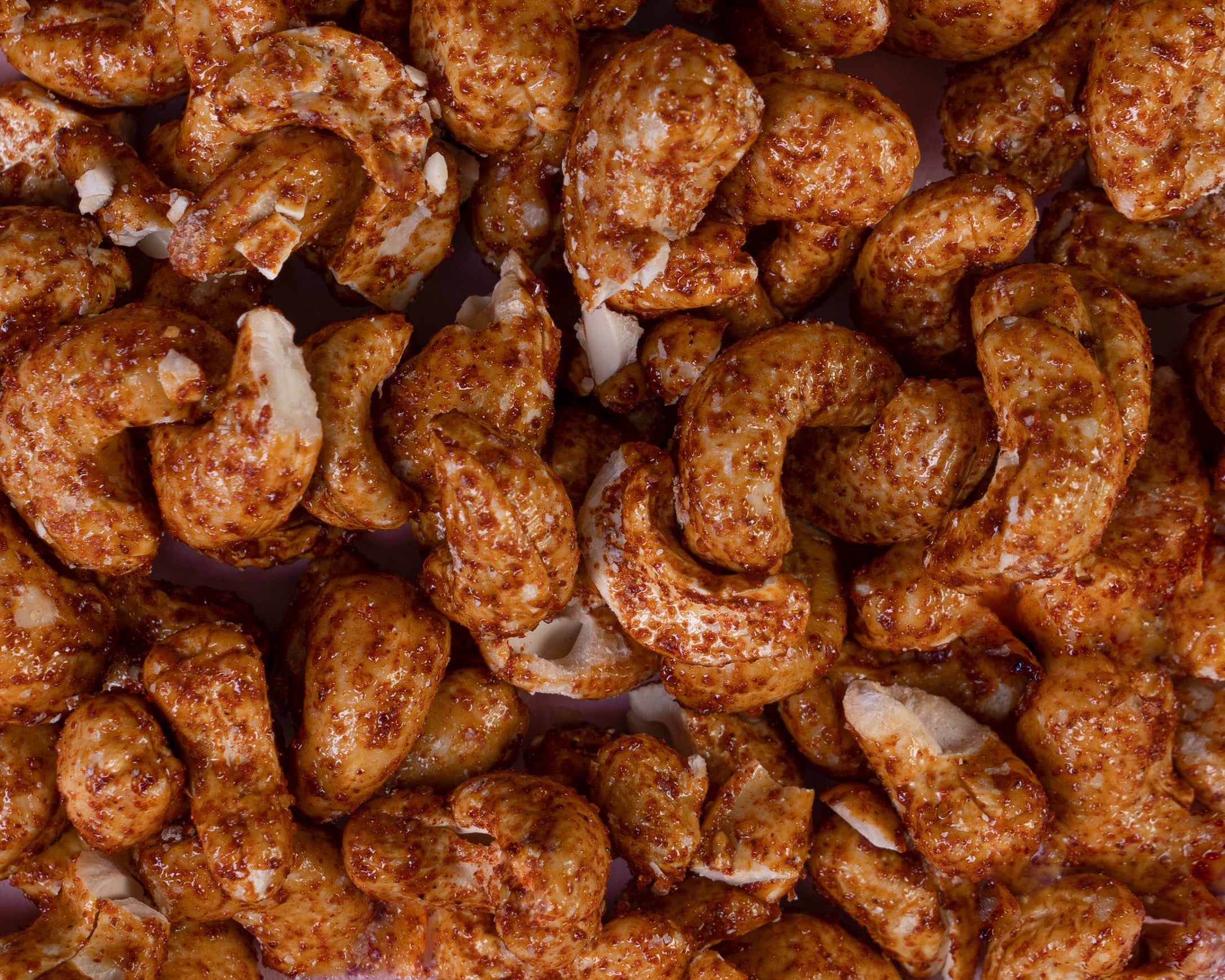 Gesunde Cashewkerne geröstet mit Honig, Chili und Salz.