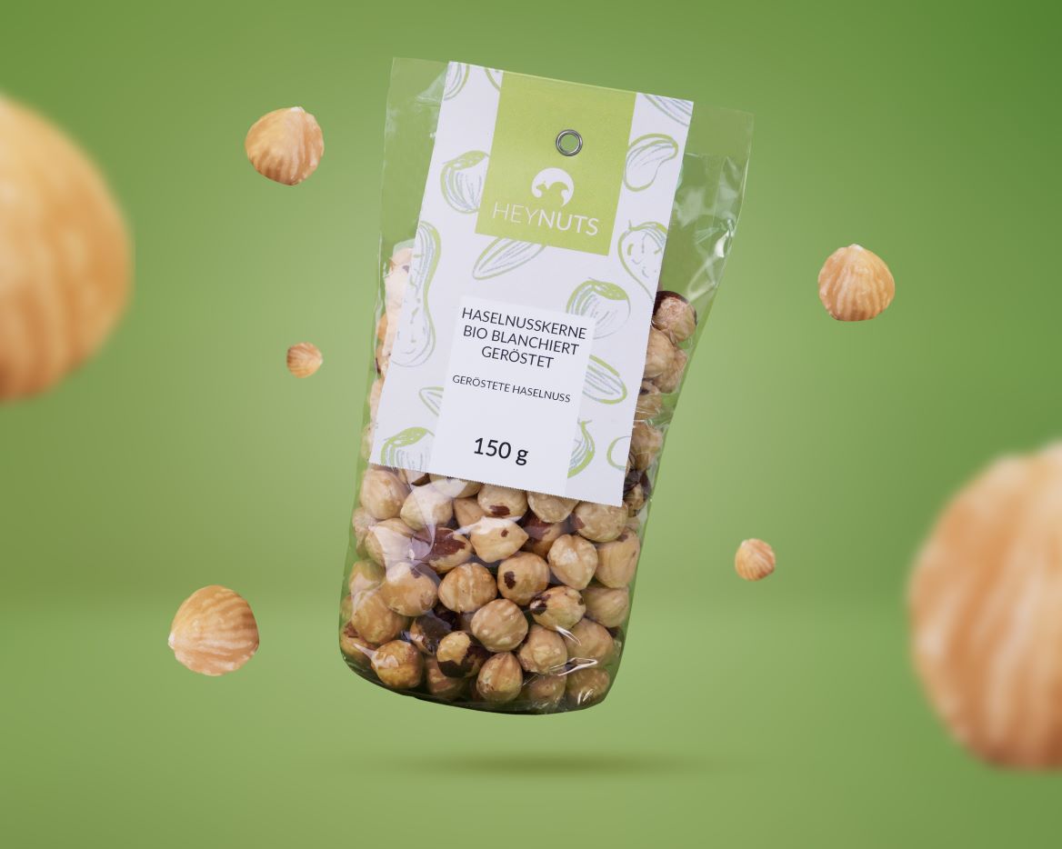 Haselnüsse blanchiert und geröstet
